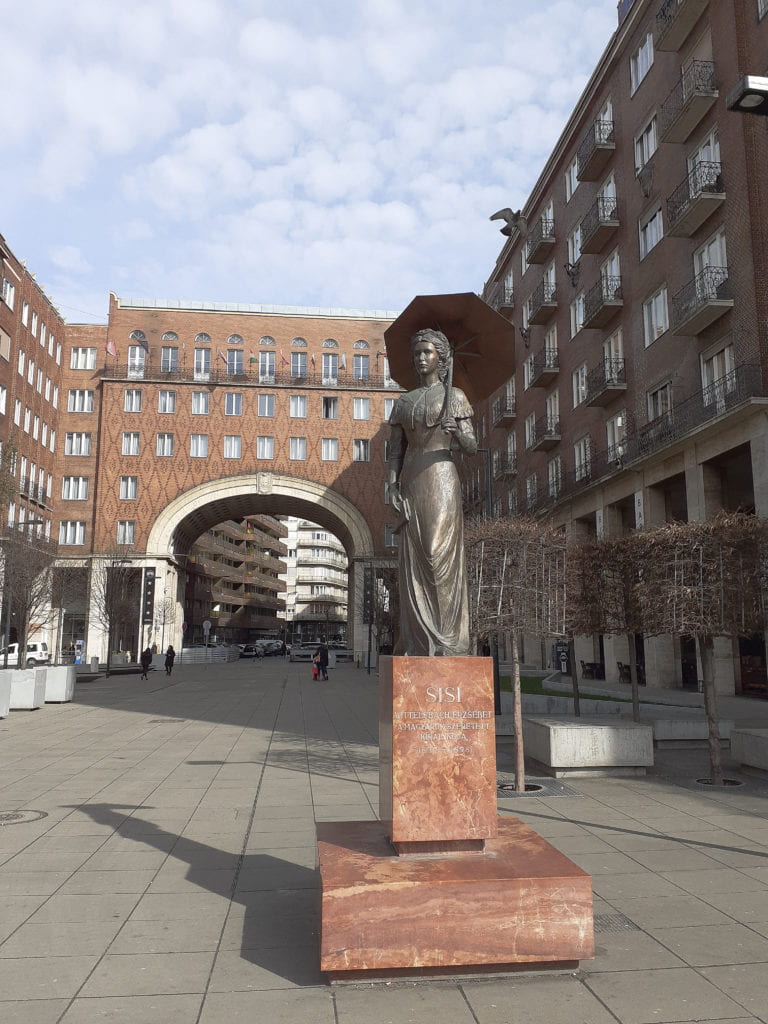 A bronze statue of Sisi in Erzsébetváros, Budapest