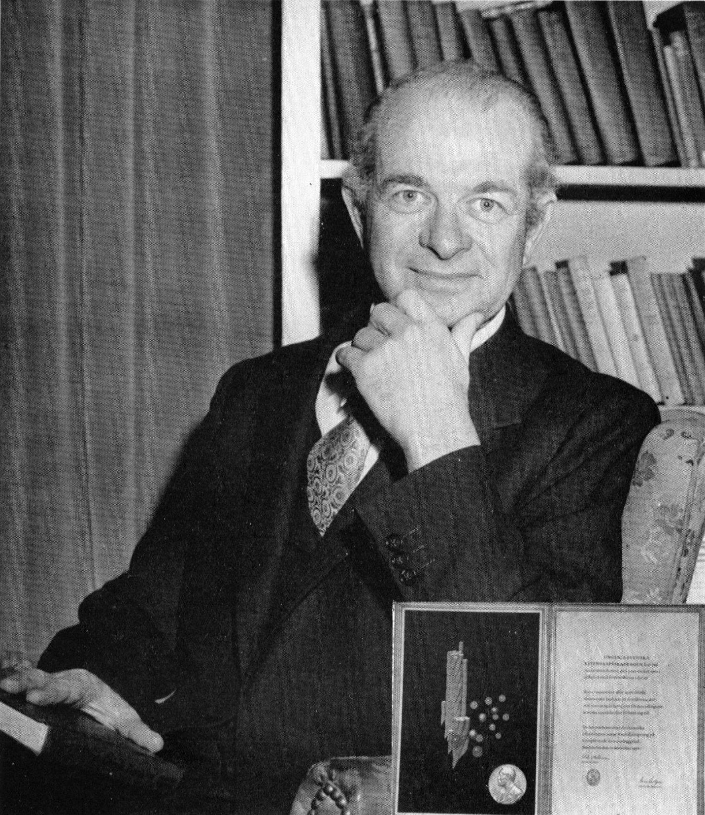 https://bpb-us-e1.wpmucdn.com/sites.uw.edu/dist/5/5097/files/2020/01/Linus_Pauling_1955a.jpg