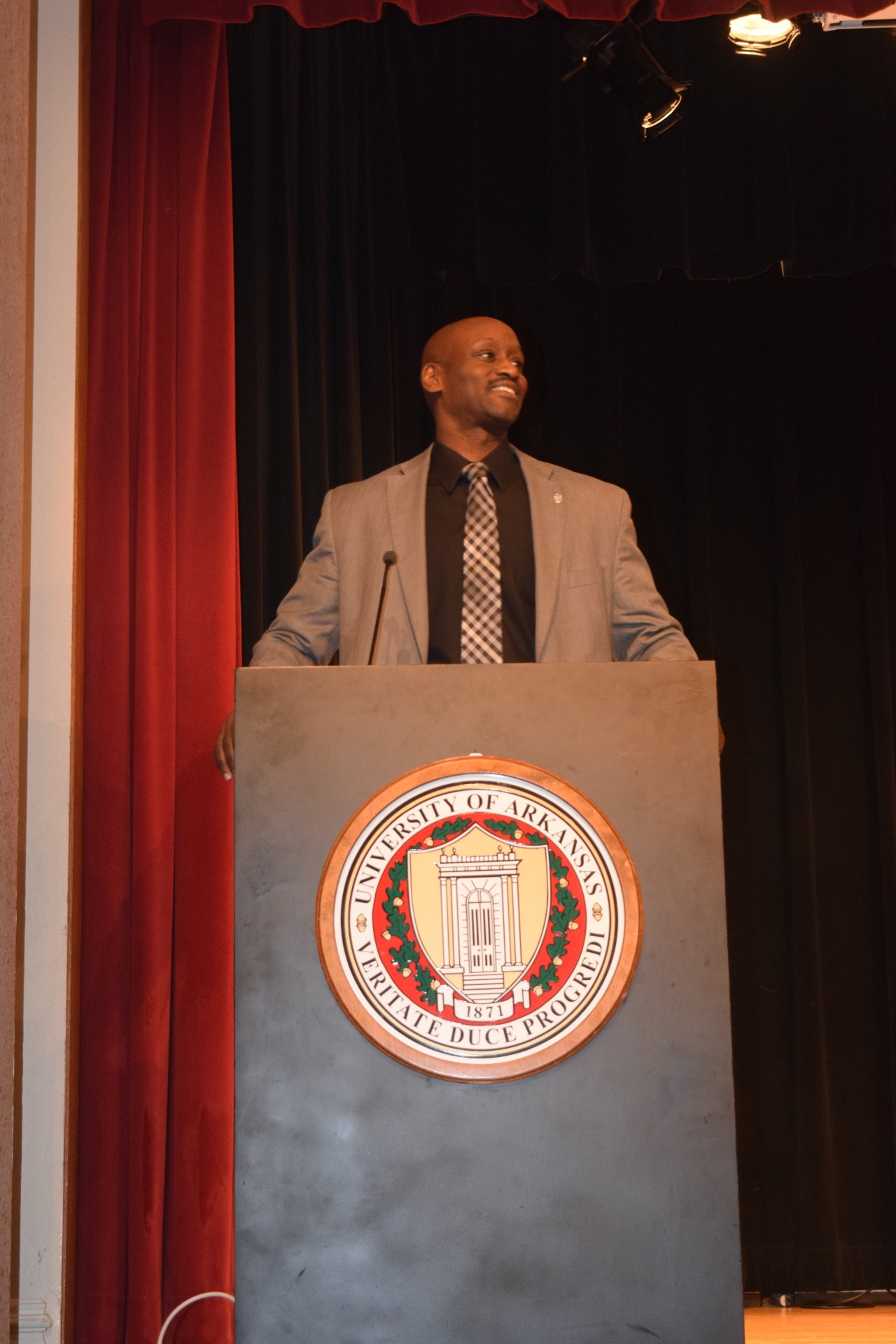 Charles Robinson speaks to students at ASG's MLK Vigil.