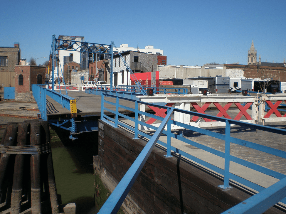 View of Carroll Street Retractile Bridge. Credit: Uberzombie from Brooklyn, NY / Wikimedia Commons