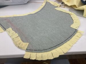 On the back of the Tammy mat, slits were cut on a felt so that it can be sewn onto a piece of vinyl in a round shape.