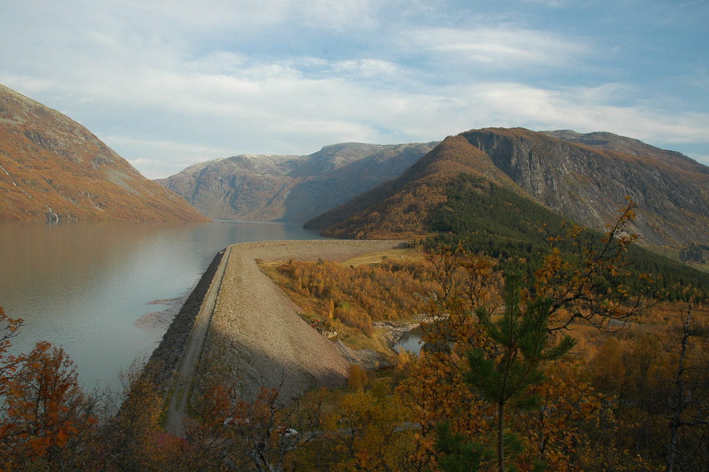 Photo courtesy of Statkraft Large dams like this one at Tunsbergdalsvatn look impressive, but today most of Norway’s new projects are smaller modifications that are easier on the environment.