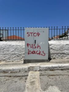 Graffiti which says “Stop Pushbacks”