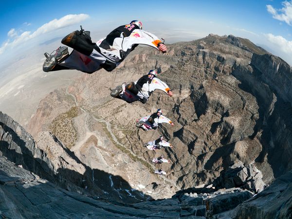 adventure-extreme-wingsuit-jump-air-force-team_33741_600x450